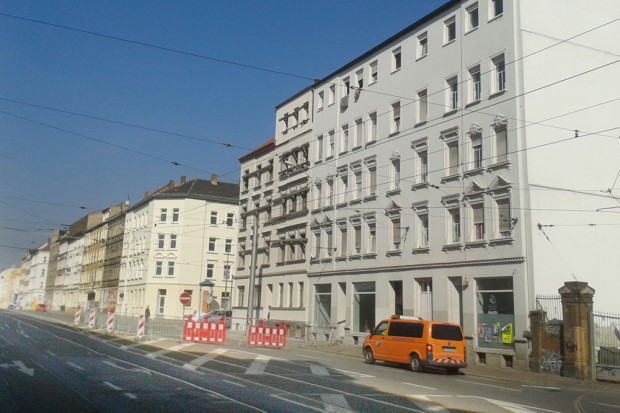 Georg-Schumann-Straße 250, in stadtauswärtiger Richtung kurz hinter dem Straßenbahnhof Möckern. Eine Weiterfahrt ist nicht möglich. Die stadtauswärtigen Fahrspuren sind komplett abgesperrt. Foto: Patrick Kulow