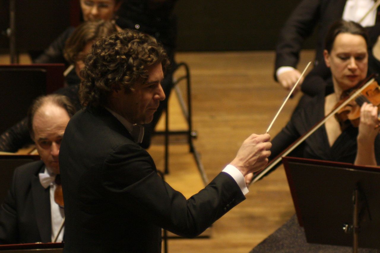 Dirigent Robin Ticciati. Foto: Alexander Böhm