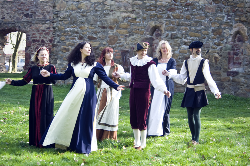 Renaissance-Tanz in den Ruinen des Klosters Nimbschen. Foto: Gerhard Weber/Stadt Grimma