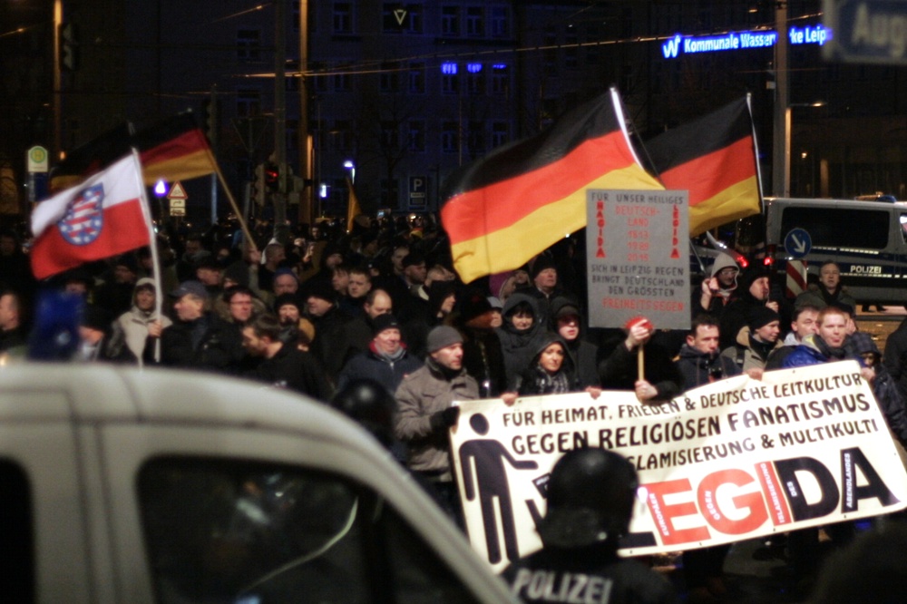 Legida am 23. Februar 2015. Ein Bürgerreporter lief mit und veröffentlichte anschließend Mitschnitte von den Gesprächen innerhalb des Demonstrationszuges. Foto: L-IZ.de