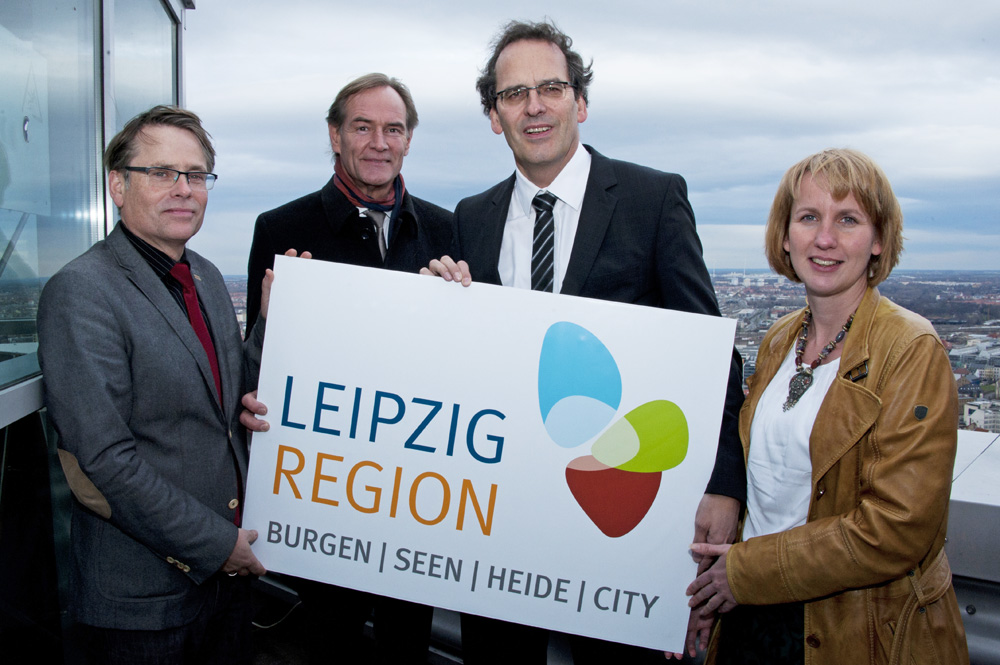 Präsentation des Logos "Region Leipzig" im Januar: Arno Jesse (Brandungen GmbH), Burkhard Jung (Vorstandsvorsitzender des Leipzig Tourist Service e.V. sowie Oberbürgermeister der Stadt Leipzig), Volker Bremer (Geschäftsführer der LTM GmbH) und Sandra Brandt (Leiterin Region Leipzig der LTM GmbH). Foto: Olaf Jäger / www.nova-itinera.de