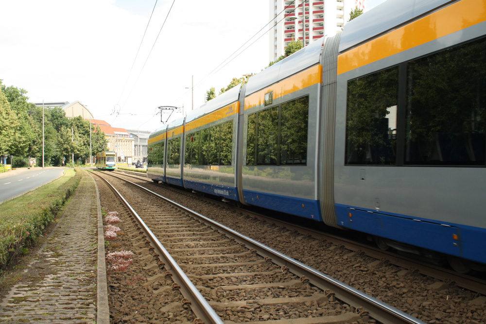 Straßenbahn der LVB auf dem Georgiring. Foto: Ralf Julke
