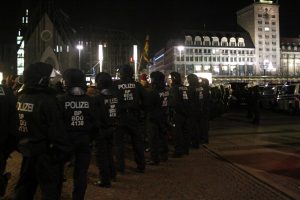 Polizisten bei einem Einsatz in Leipzig. Foto: L-IZ.de