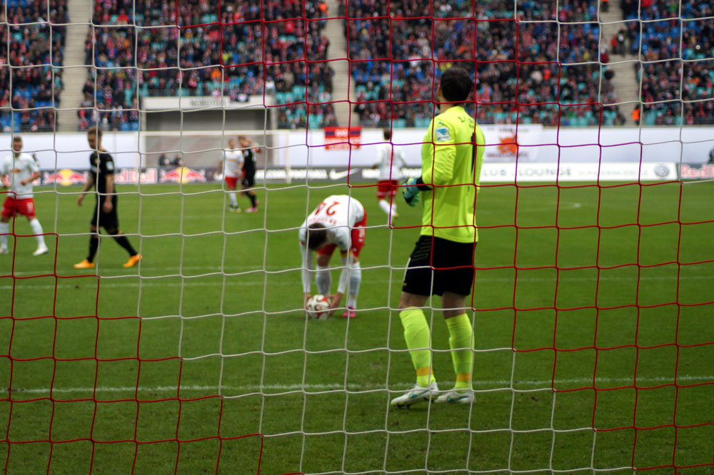 Elfmeter in der 3. Minute zum 1:0 durch Kaiser. Foto: Henriette Fröhlich