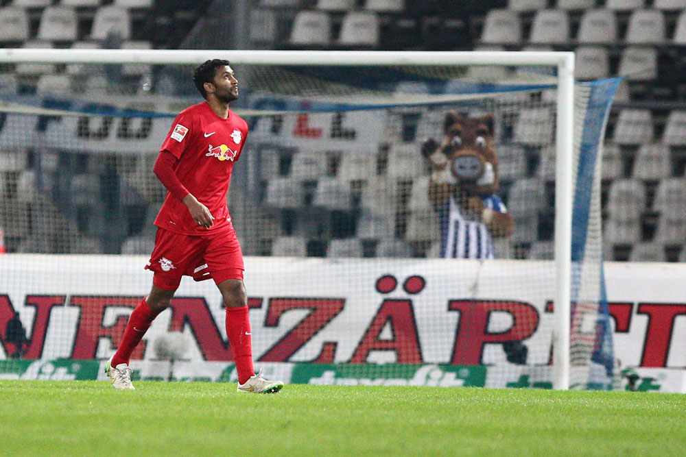 Marvin Compper: Notbremse gezogen - Rot gesehen. Foto: GEPA Pictures