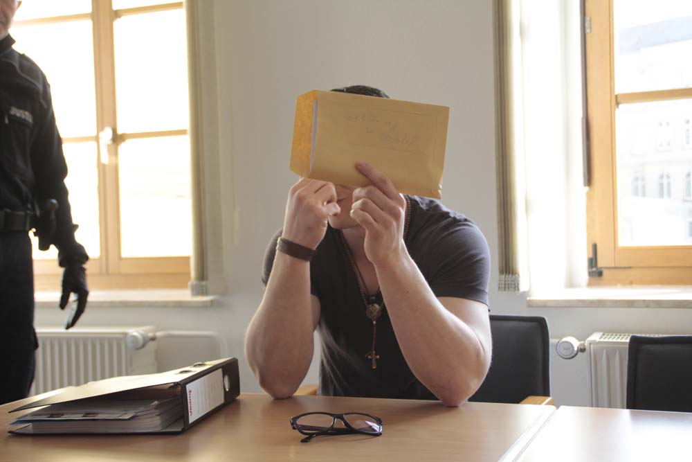 Prozess geplatzt: Geiselnehmer Rene H. darf nach Hause gehen. Foto: Martin Schöler