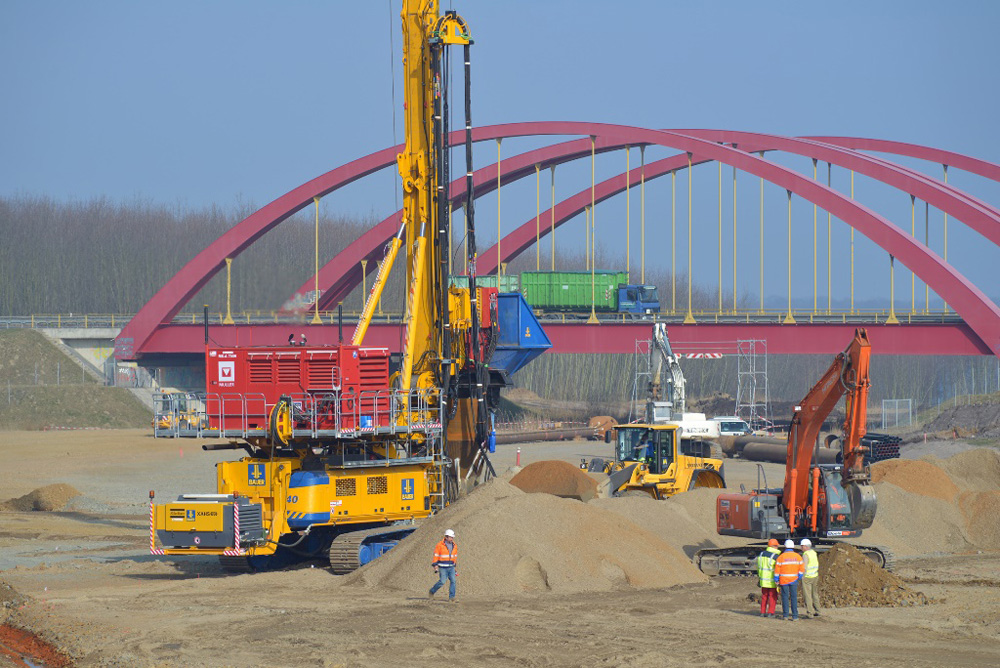 Die Baugrundverdichtungen zwischen Zwenkauer und Cospudener See haben begonnen. Foto: LMBV