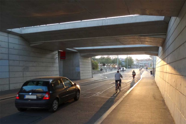 Gute Verknüpfungen der verschiedenen Netze haben die Nutzungsgewohnheiten der Fahrgäste verändert. Im Bild der im Dezember 2013 in Betrieb genommene S-Bahnhof Markkleeberg. Foto: Patrick Kulow
