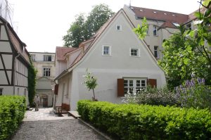 Attraktion in Gohlis: das Schillerhaus in der Menckestraße. Foto: Ralf Julke