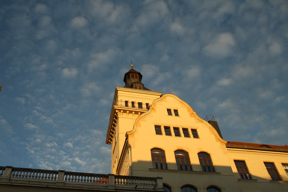 Turm der Schillerschule in Gohlis. Foto: Ralf Julke