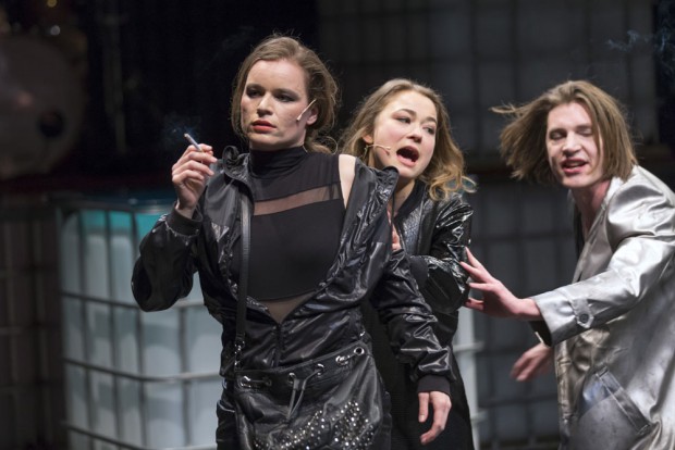 Dilemma Pubertät -  Brennen. Wofür eigentlich? Egal, Hauptsache brennen! Foto: Tom Schulze. 