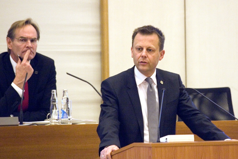 Haushaltsbeschließung 2015/16 im Leipziger Stadtrat: Torsten Bonew machte mal einen Strich unter die bisherige Rechnung. Foto: Sebastian Beyer