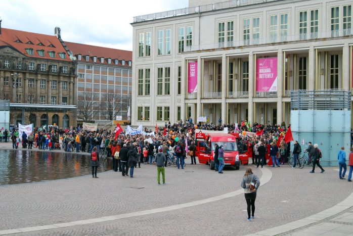 1500 waren gekommen und waren bei der Zwischenkundgebung am Augustusplatz dabei.