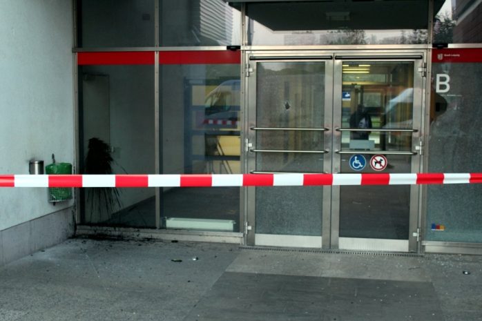 42 zerstörte Scheiben zählte die Polizei heute. Foto: PD Leipzig