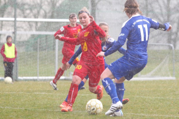 Michelle Förster (#10, Leipzig) gegen Stefanie Draws (#11, Potsdam). Foto: Jan Kaefer