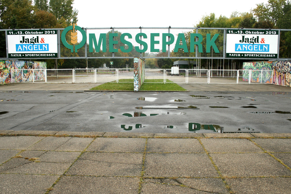 Zugang zum Agra-Messepark. Foto: Ralf Julke