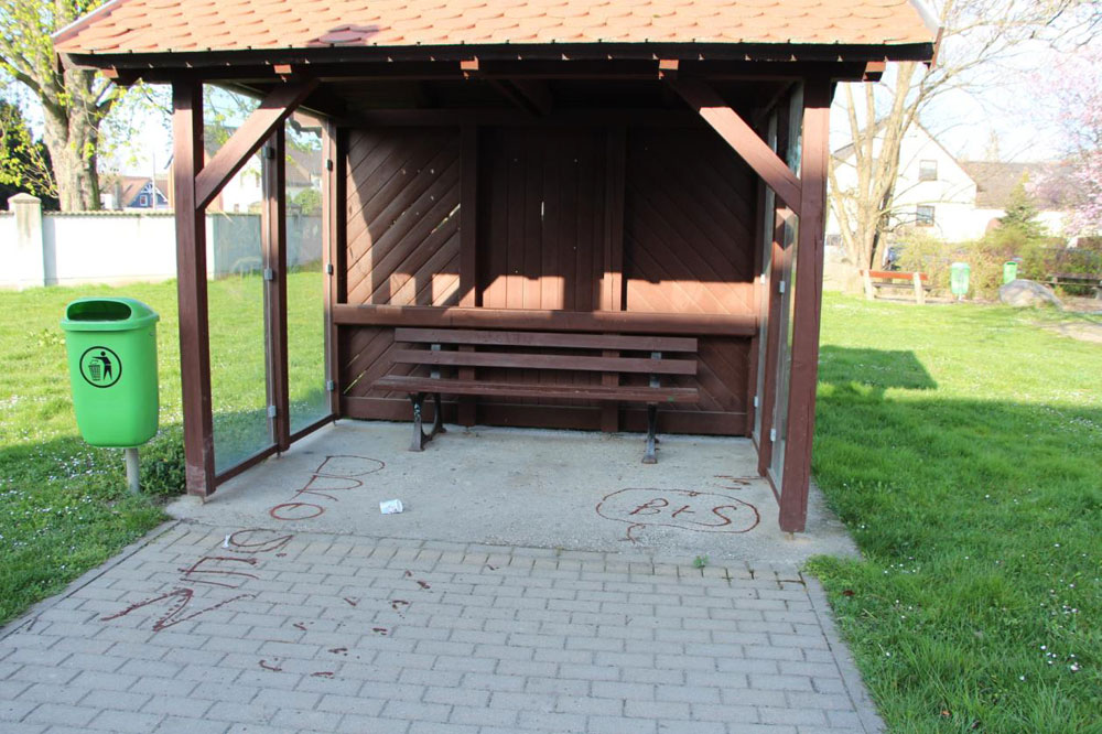 Wem sind Personen im Bereich der Bushaltestelle aufgefallen? Foto: PD Leipzig