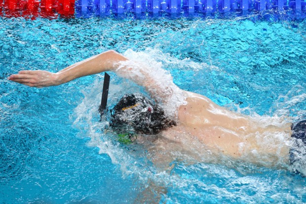 Erik van de Sand (SC DHfK) krault über 200 Meter mit der Doppelflosse auf Rang 9. Foto: Jan Kaefer