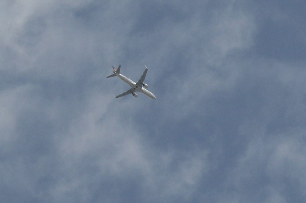 Flieger über Leipzig. Foto: Ralf Julke