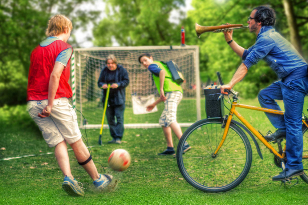 Vom Kicken zur Musik? - Bei "Jeder Gang ein Klang" wird's möglich. Foto: GeyserHaus e.V.
