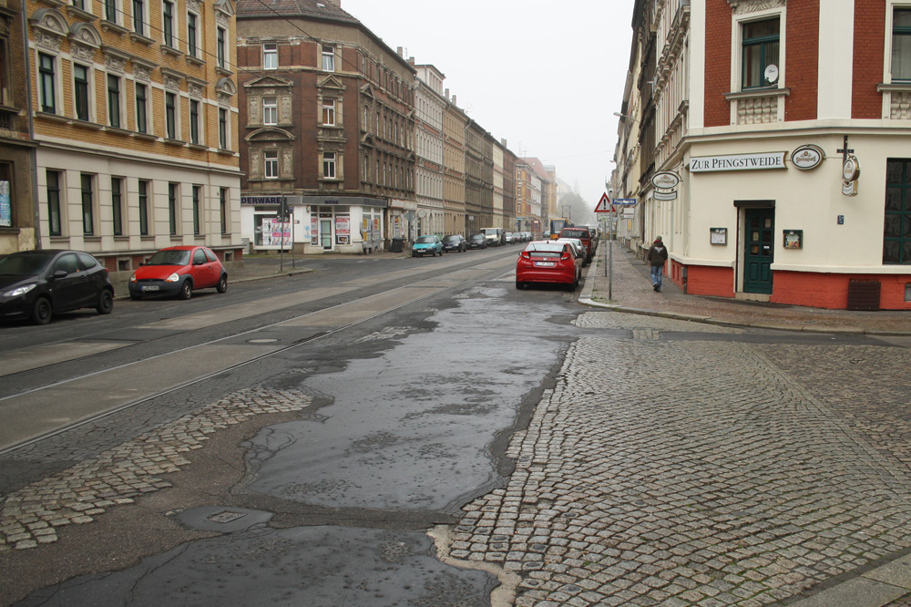 Einmündung der Pfingstweide auf die Georg-Schwarz-Straße. Foto: Ralf Julke