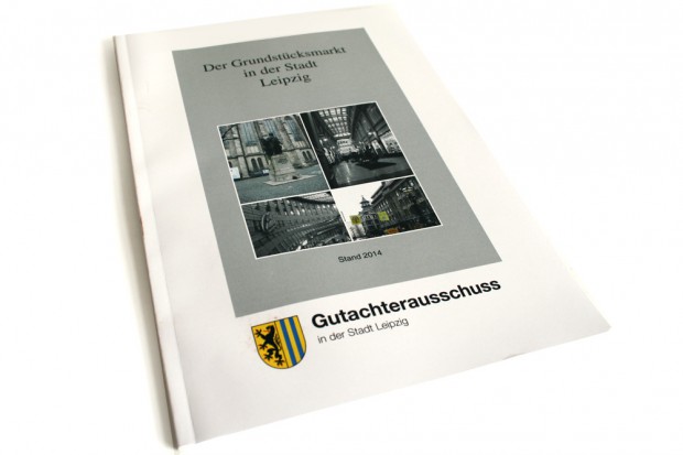 Der Grundstücksmarktbericht 2014 in gedruckter Form. Foto: Ralf Julke