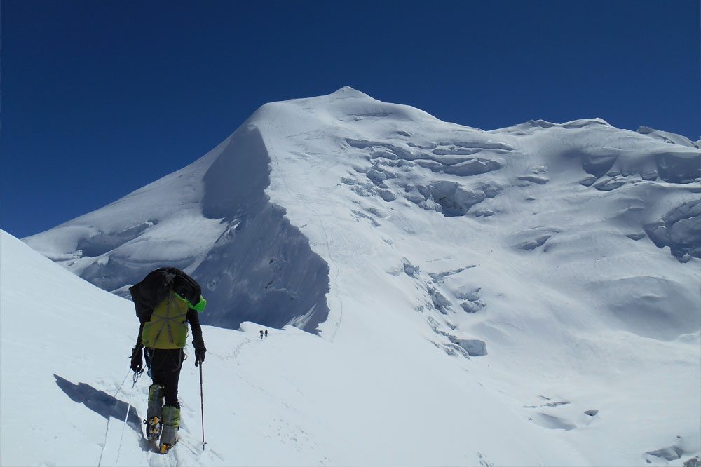 Diavortrag am 16. April “Forschung in eisigen Höhen”. Ausschnitt Plakat