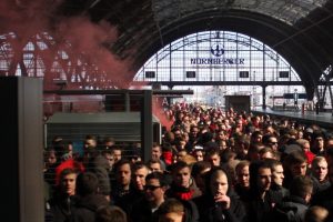Rauchtöpfe auch im Bahnhof. Foto: L-IZ.de