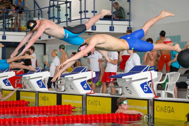 Start zu einem Vorlauf über 200 Meter Lagen den Männer. Foto: Jan Kaefer