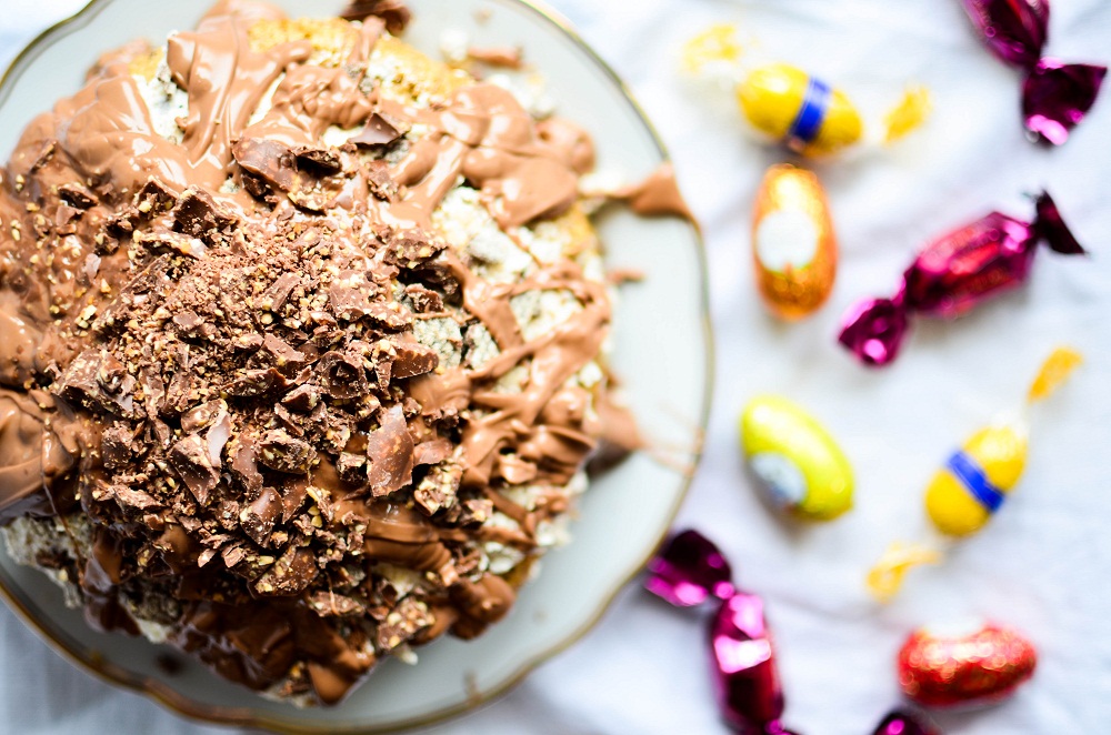 Haselnusskuchen mit Waffelsahne. Foto: Maike Klose
