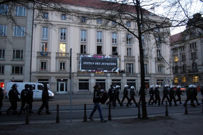 Polizei am Schauspielhaus