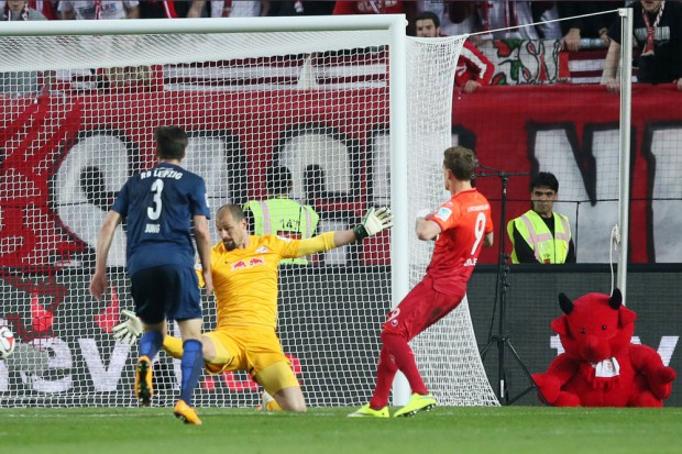 Doch Simon Zoller gleicht für Kaiserslautern in der 20. Minute das aus. Foto: GEPA Pictures