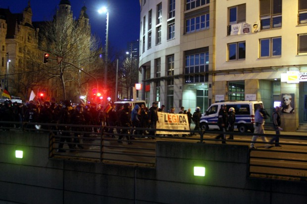 Rückmarsch von Legida am 20. April zurück zum Simsonplatz. 25 Minuten später war die heutige Demonstration beendet. Foto: L-IZ.de