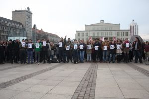 Teilnehmer wünschten den Geschädigten Gute Besserung. Foto: Alexander Böhm