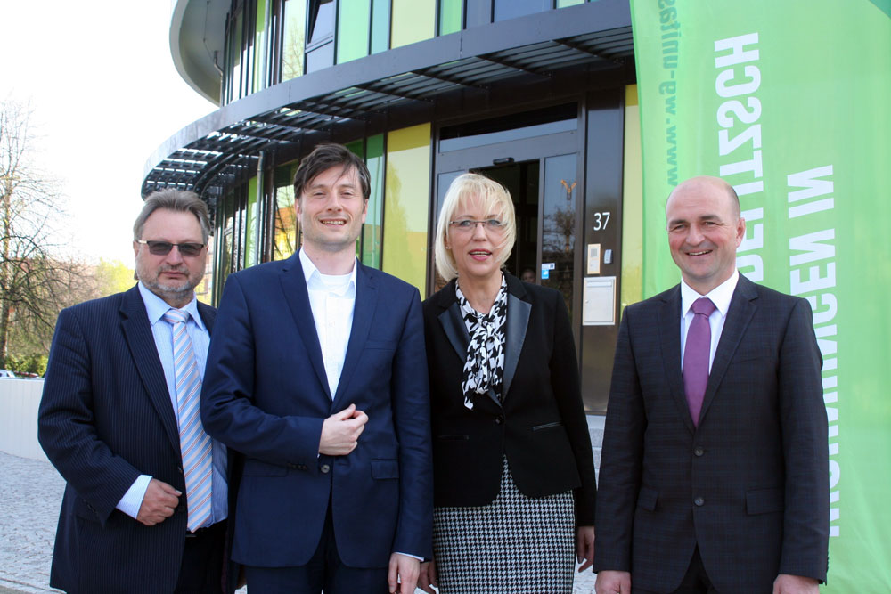 vl: Axel Viehweger, Vorstand VSWG Verband Sächsischer Wohnungsgenossenschaften; Heiko Rosenthal Bürgermeister für Umwelt, Ordnung, Sport der Stadt Leipzig; Martina Wilde und Steffen Foede (Vorstände der WG UNITAS eG). Quelle: W&R IMMOCOM