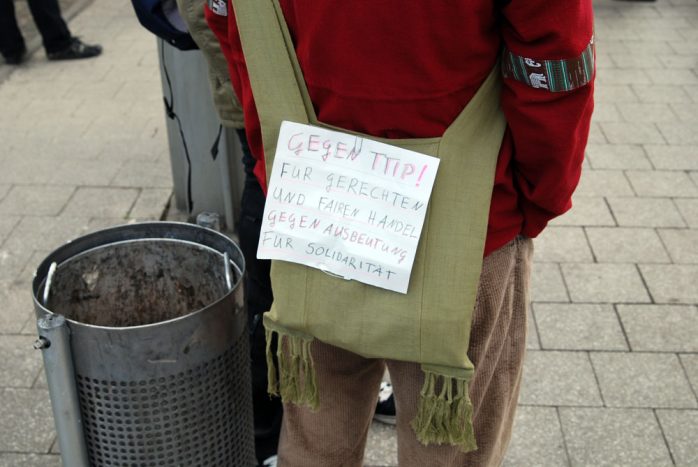 Viele der Demonstranten sehen bei diesen Fragen keinen Fortschritt durch die Verhandlungen zwiscehn den USA und Europa