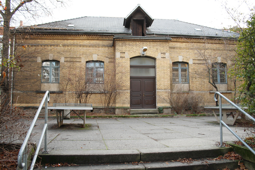 Die alte kleine Sporthalle der Weiße-Schule soll saniert und erweitert werden. Foto: Ralf Julke