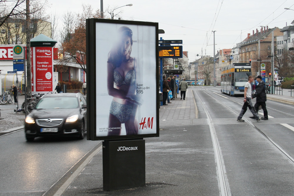Werbedisplay im öffentlichen Raum (Archivbild). Foto: Ralf Julke