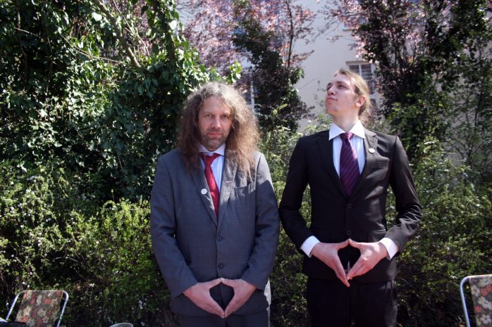 Wenn es um Ordnungspolitik geht, ist DIE PARTEI nicht weit. Das Motto der Hardliner nach wie vor: Bier im Revier. Foto: Alexander Böhm