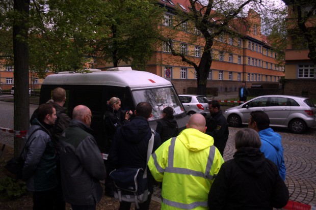Zeugin schildert ihre Eindrücke vor Ermittlern. Foto: Alexander Böhm