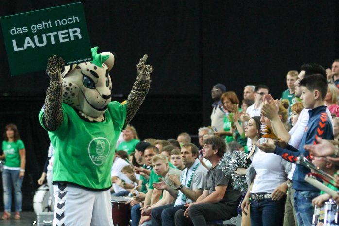 DHfK-Maskottchen Balleo mag es laut. Foto: Jan Kaefer