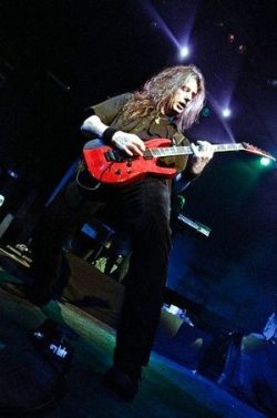 André Olbrich in Aktion. Foto: Blind Guardian