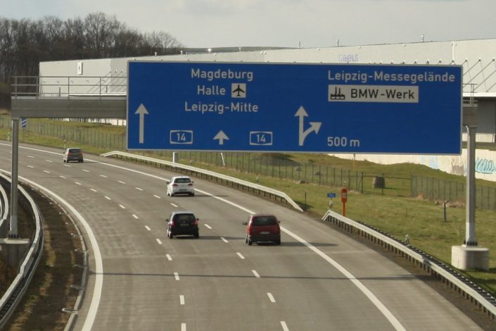 Beliebtes Pendlerziel für Leipziger Fachkräfte: das BMW-Werk im Norden. Foto: Ralf Julke