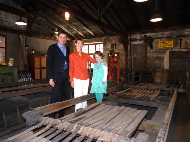 Familie Mucheyer in der sanierten Eisenmühle.  Foto: Medienkontor, Franziska Märtig