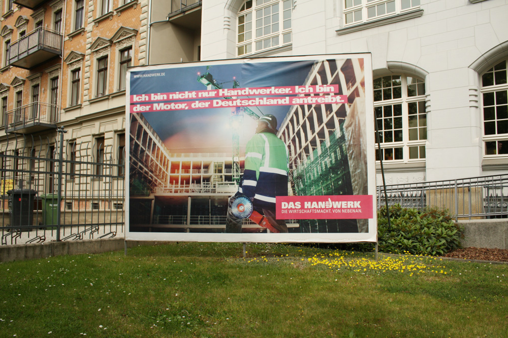 Plakat vorm Sitz der Handwerkskammer 2014: Am Außenbild fürs Handwerk wird schon seit ein paar Jahren emsig gearbeitet. Foto: Ralf Julke
