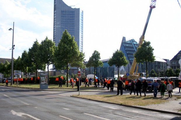 Order wollen scheinbar die Stadtfestivität vor der Parade schützen. Foto: Alexander Böhm
