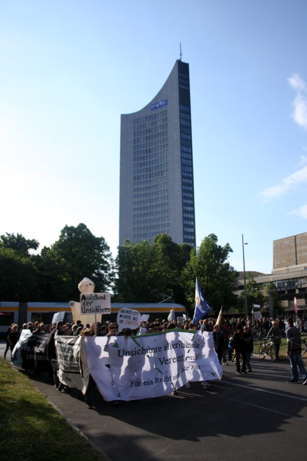 Parade zieht in die Goldschmidtstraße ein. Foto: Alexander Böhm
