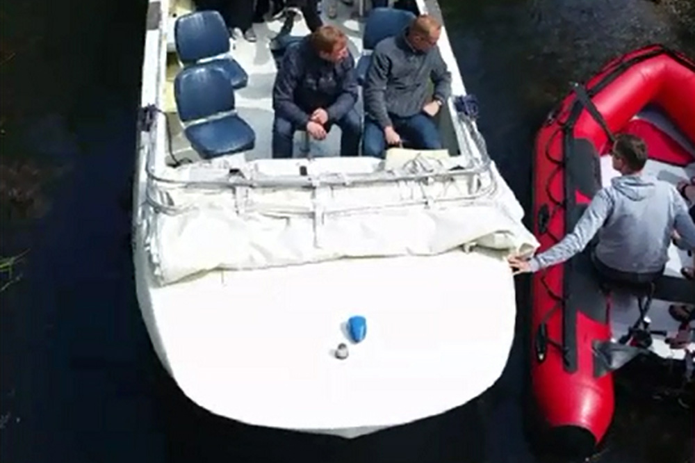 Motorboote begegnen sich im Floßgraben. Videostill/Autor: Olaf Maruhn