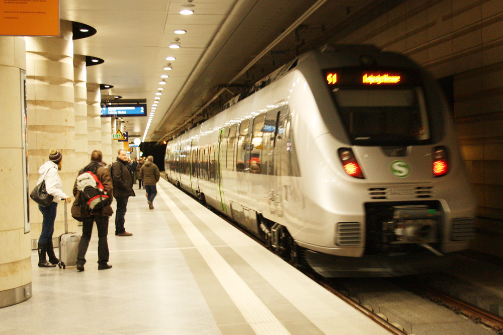 S-Bahn in der Station Leipzig-Hauptbahnhof. Foto: Ralf Julke