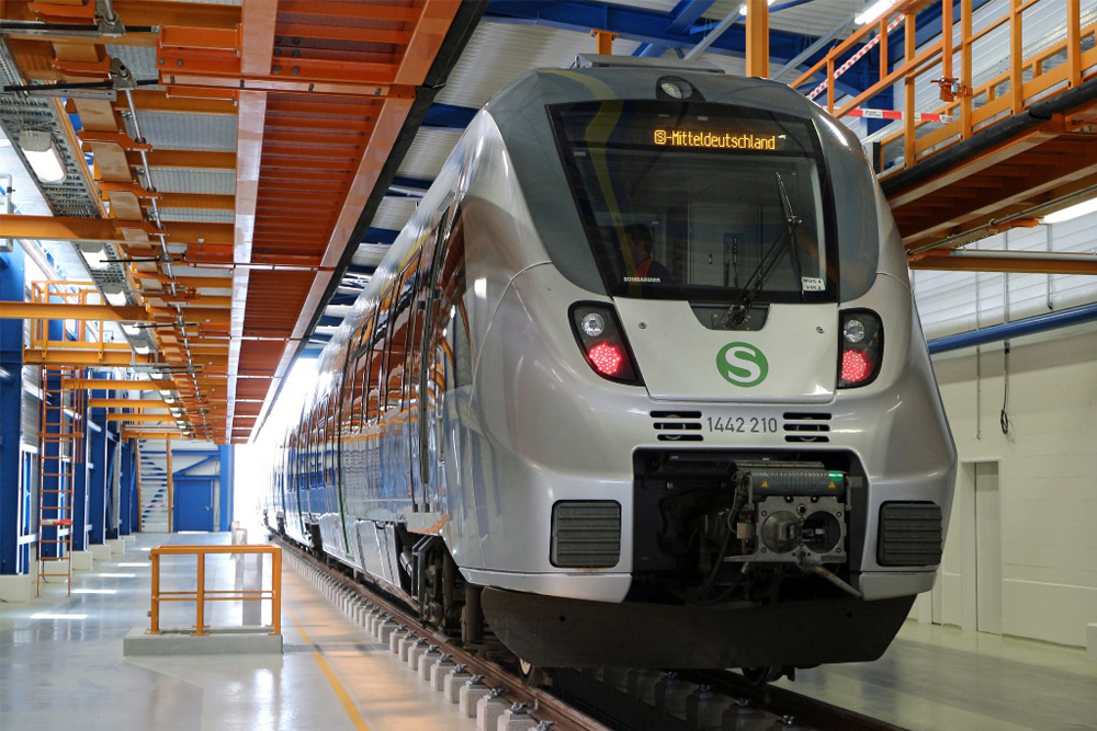 Einer der modernen Talent-2-Wagen in der neuen Werkstatthalle. Foto: DB Regio